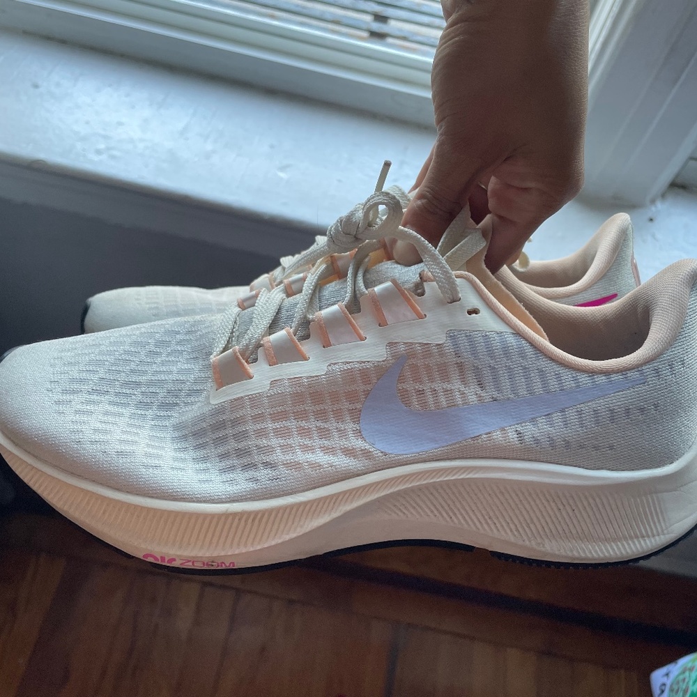 Nike zoom! Womens 8.5 like new!